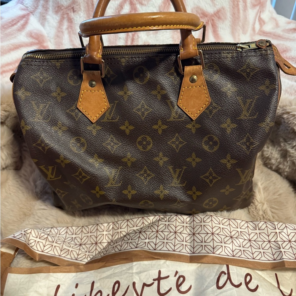 Authentic Louis Vuitton Speedy 30 Monogram Handbag